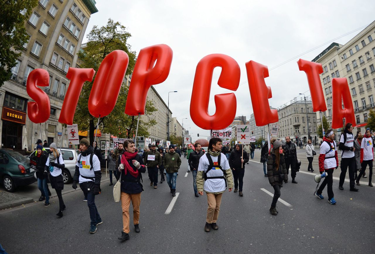 Demonstratie tegen CETA en TTIP in Polen, oktober 2016.