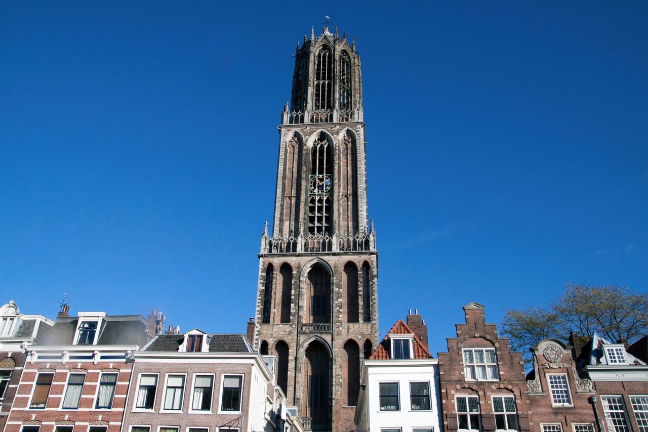 Klok van  de Dom van Utrecht bezwijkt onder hitte en blijft steken 