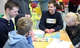 Op de Visio-school voor blinden en slechtzienden in Grave is een gloednieuwe topografische atlas gepresenteerd, de Voelbare Tekeningen Atlas. 