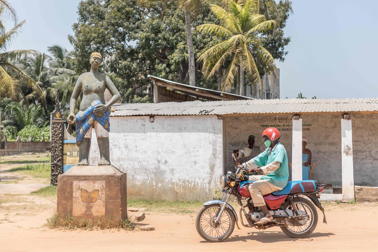 Een monument voor de slavenhandel in Ouidah in Benin.
