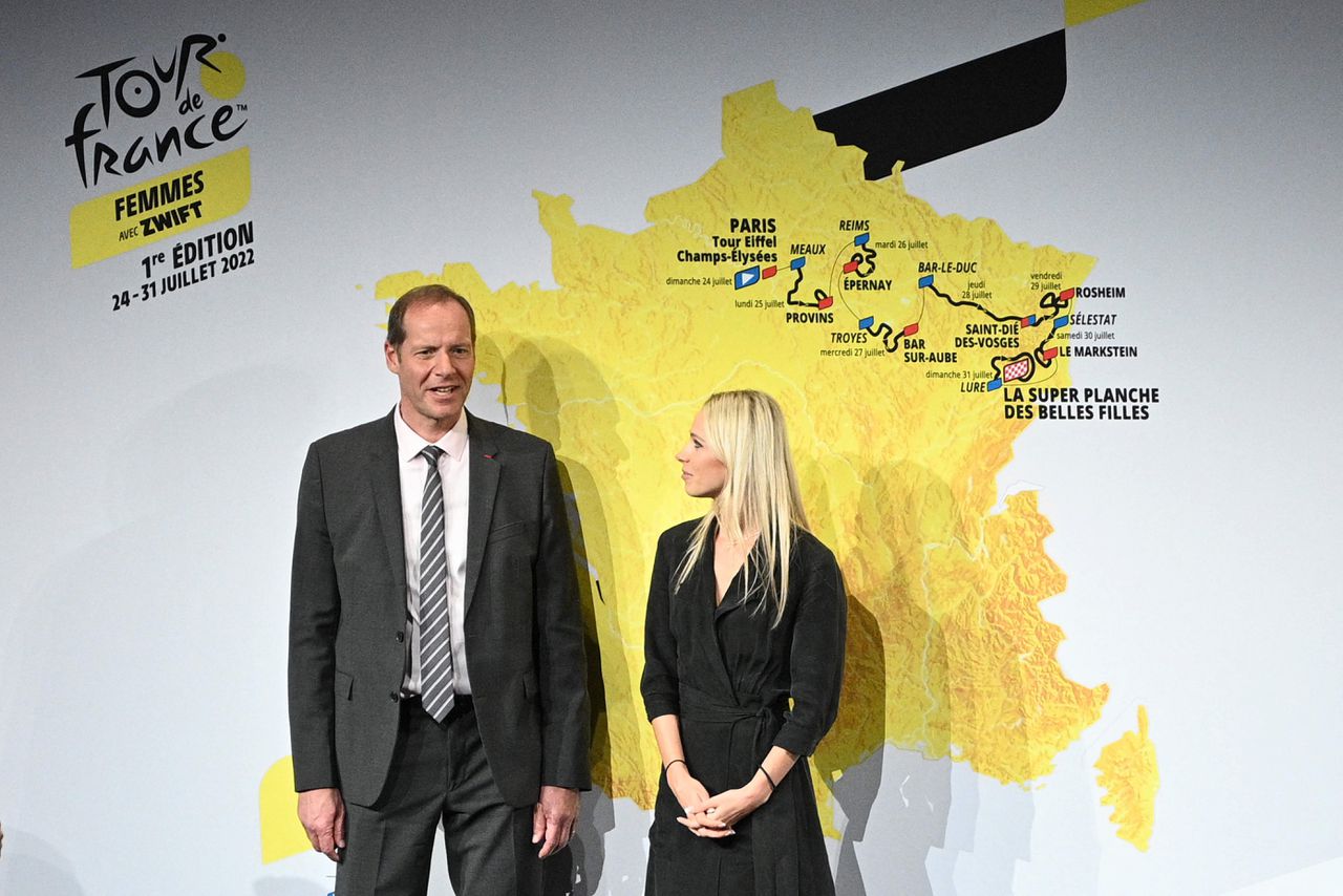 Tour de France-directeur Christian Prudhomme en de Franse oud-renster Marion Rousse bij de presentatie van de eerste editie van de Tour voor vrouwen.