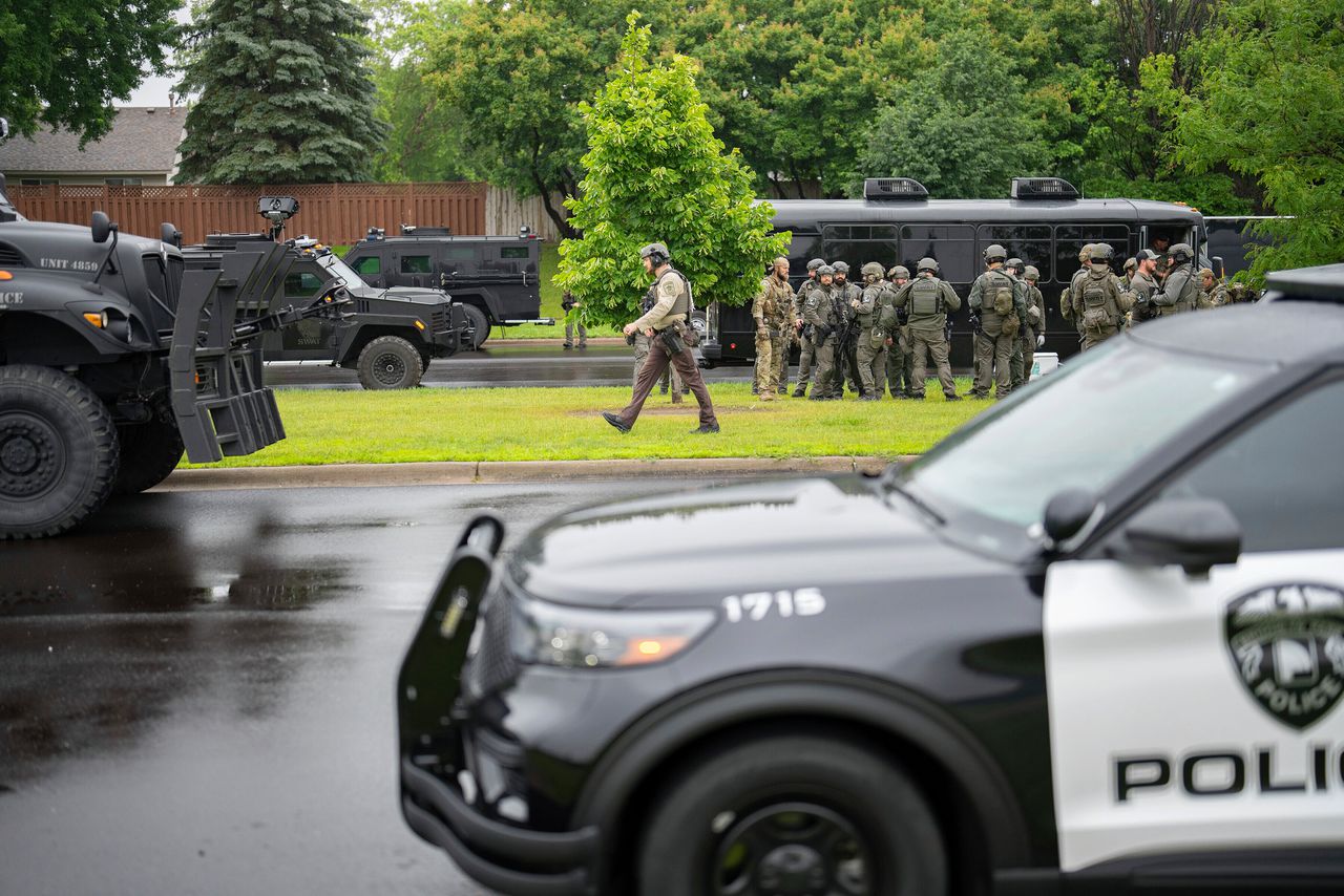 Man shoots democratic politicians, representative Minnesota and her husband are killed