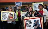 Er wordt dagelijks geprotesteerd over de deportatie van de Salvadoraan Kilmar Abrego Garcia. Zijn vrouw Jennifer Vasquez Sura  spreekt op 4 april tijdens een persconferentie in Hyattsville. Foto Jose Luis Magana 