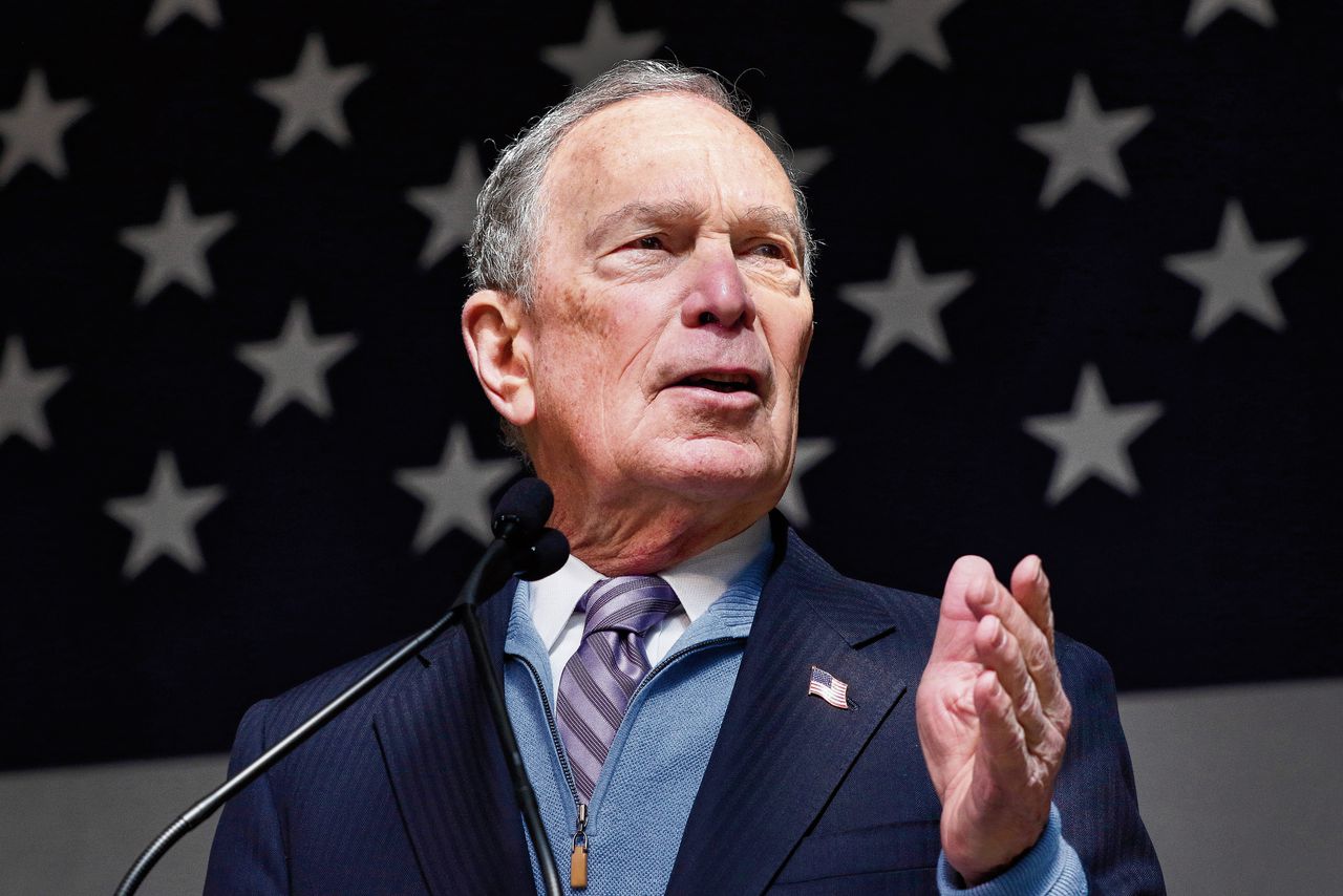 Mike Bloomberg op een verkiezingsbijeenkomst donderdag in Houston. Zijn vermogen wordt geschat op 61 miljard dollar.
