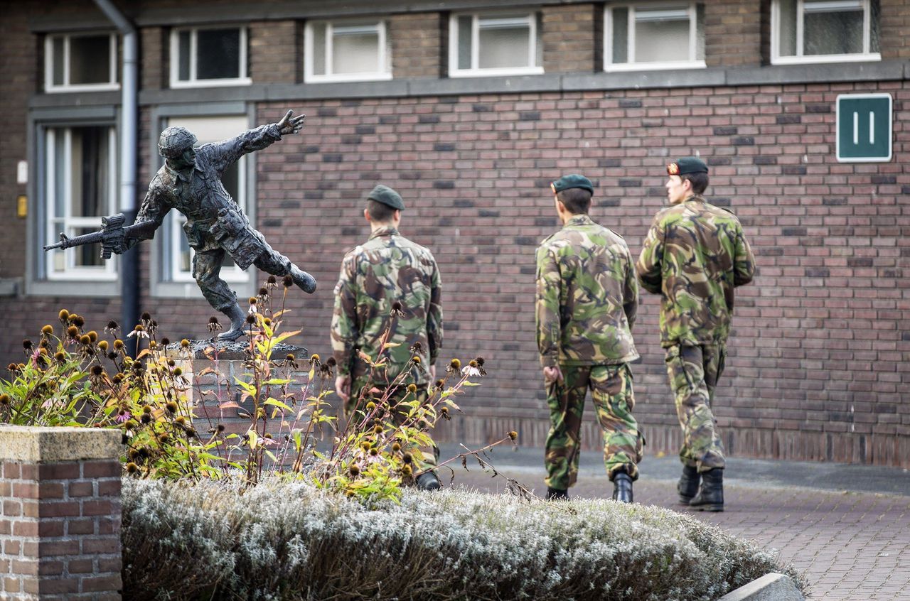 De militairen waren op oefening in Denemarken en zijn terug naar Nederland gestuurd.