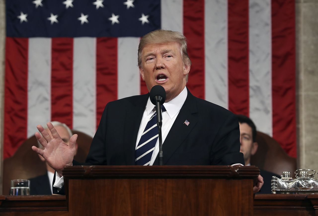 Trump loodst eerste belangrijke wet door het Huis 