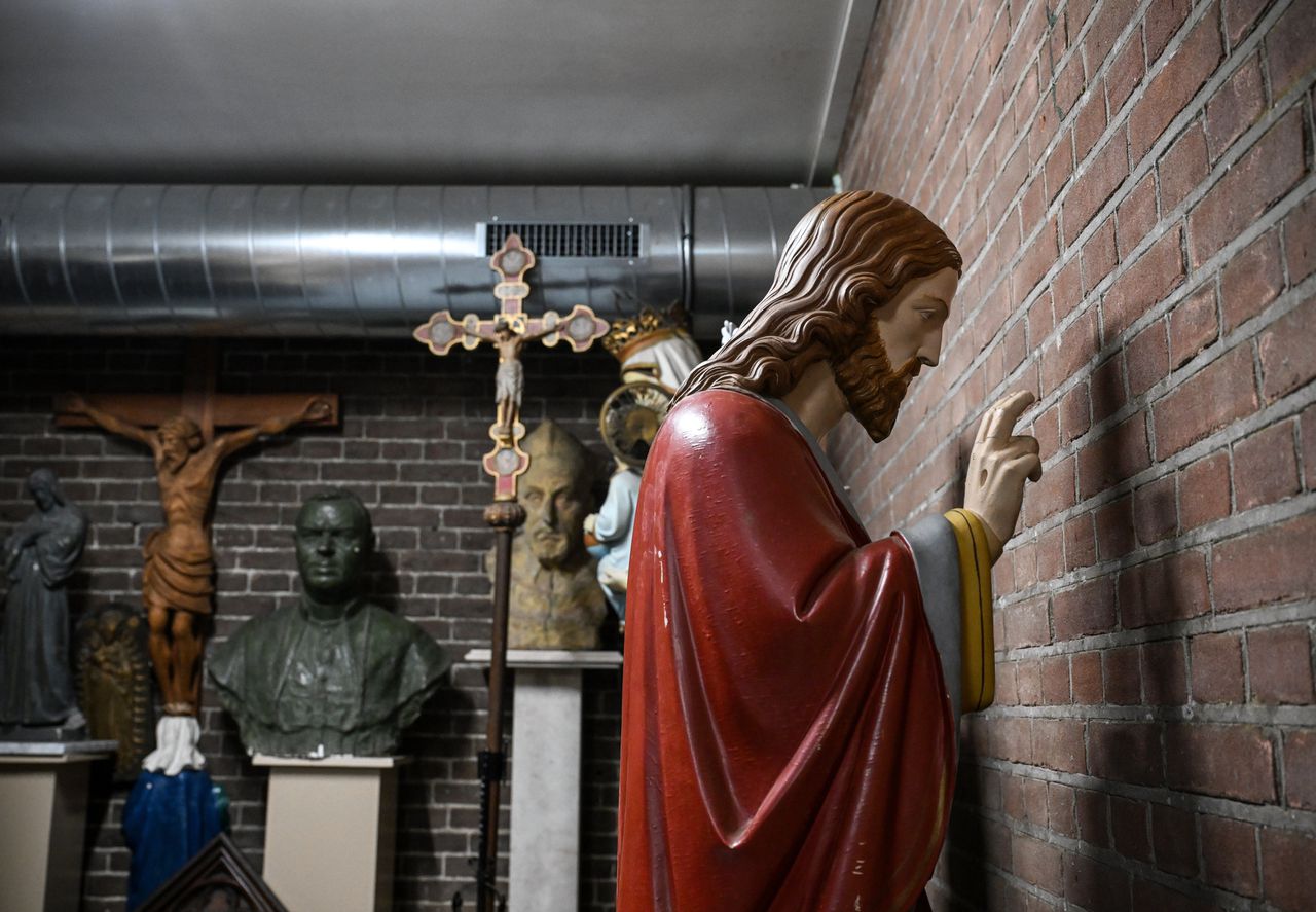 Als een kerk sluit, vinden de heiligen hier onderdak - NRC