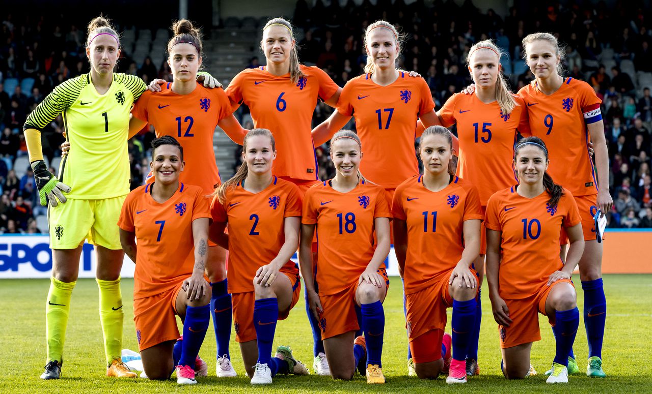 Ons Ek Yelt Oranje Voor Elk Duel Nrc Dinsdagavond speelde het nederlands vrouwenelftal een kwalificatiewedstrijd voor het europees kampioenschap (ek). ons ek yelt oranje voor elk duel nrc