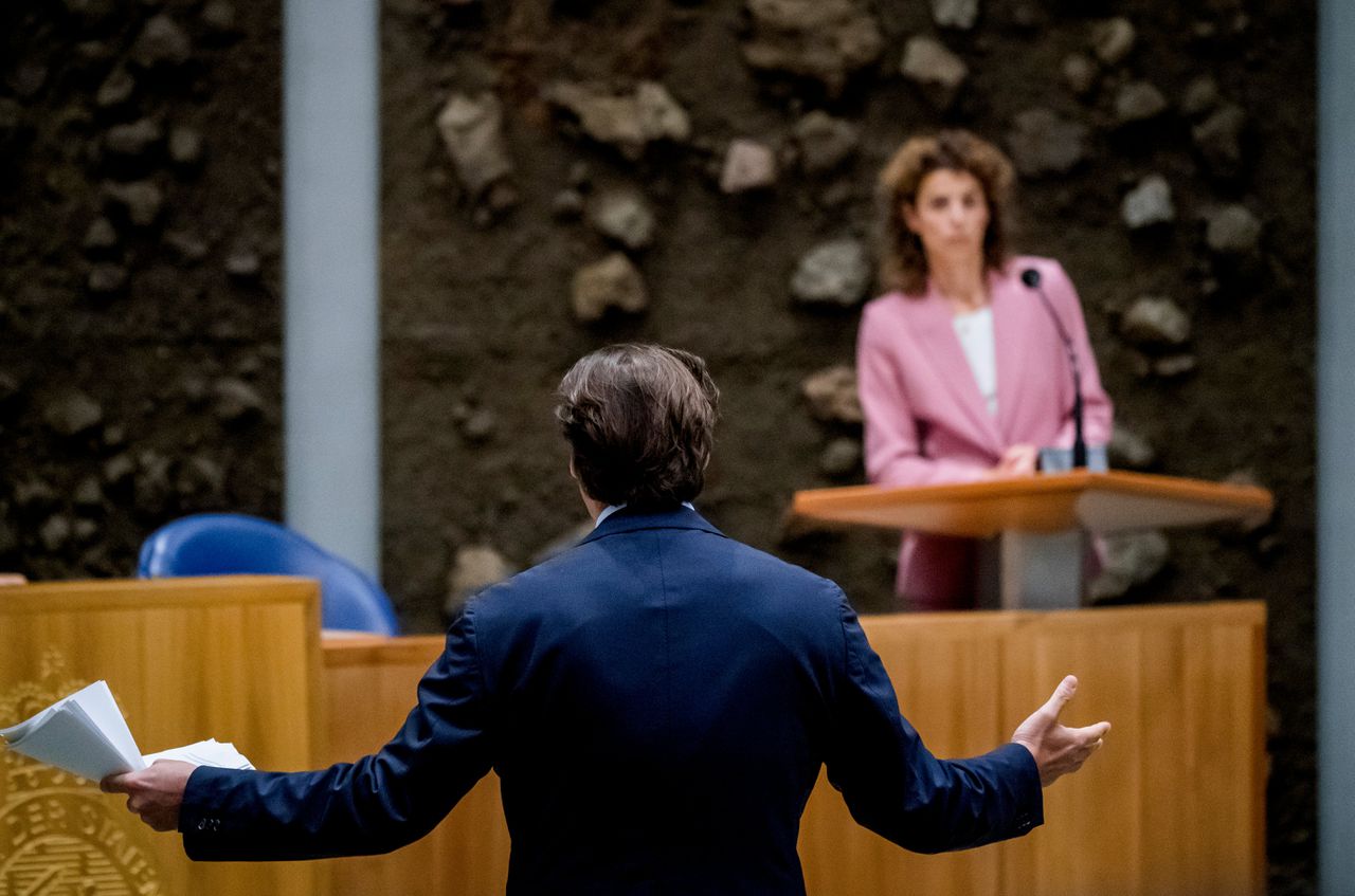 Baudet tegen VVD:  in dertien jaar niets bereikt op migratie 