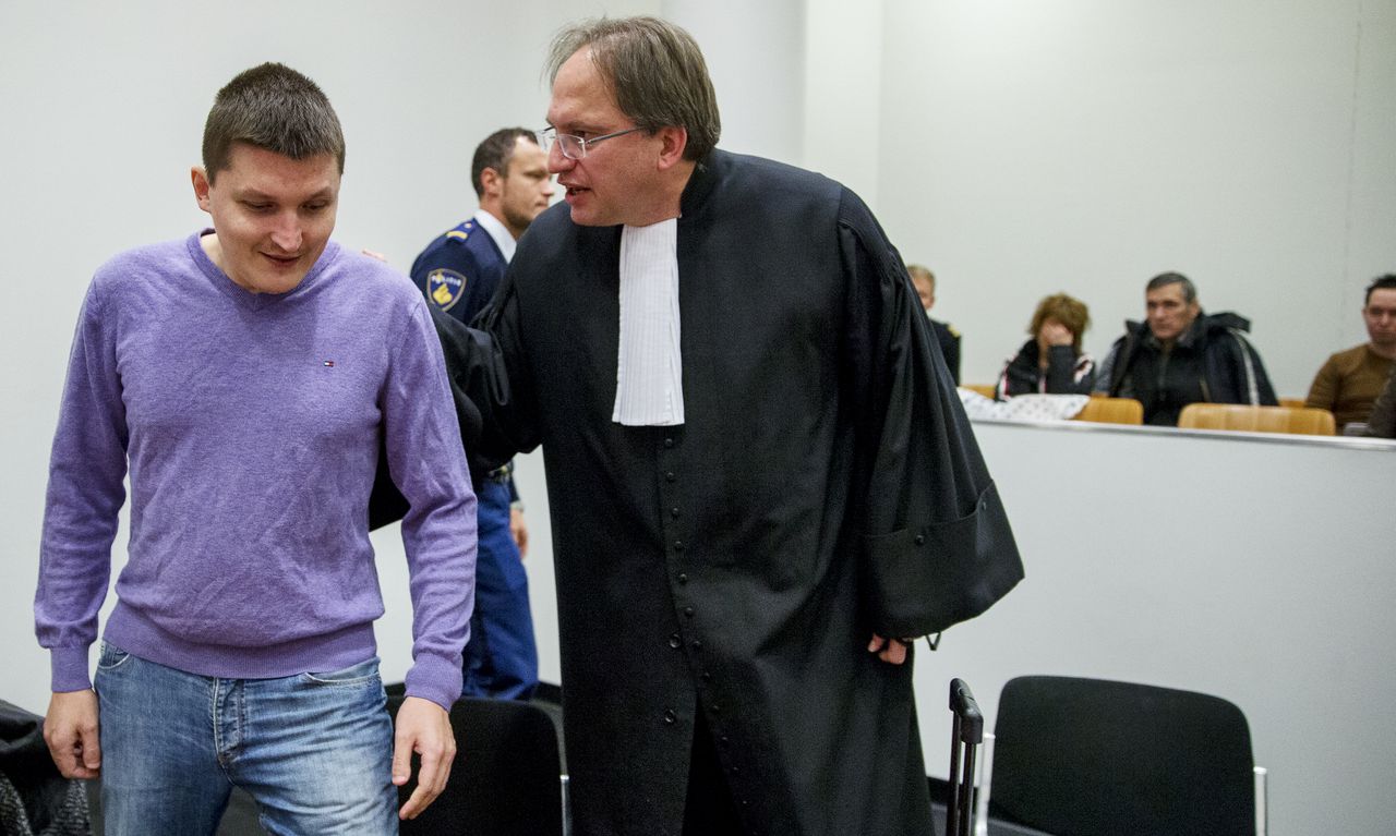 De Russische hacker Vladimir Drinkman met zijn advocaat Bart Stapert