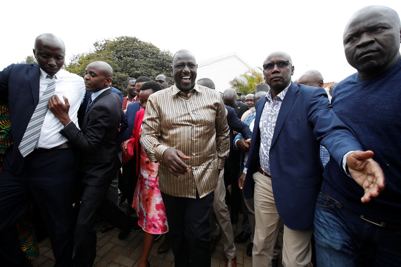 William Ruto juicht nadat het Hooggerechtshof heeft besloten de verkiezingsuitslag te handhaven.