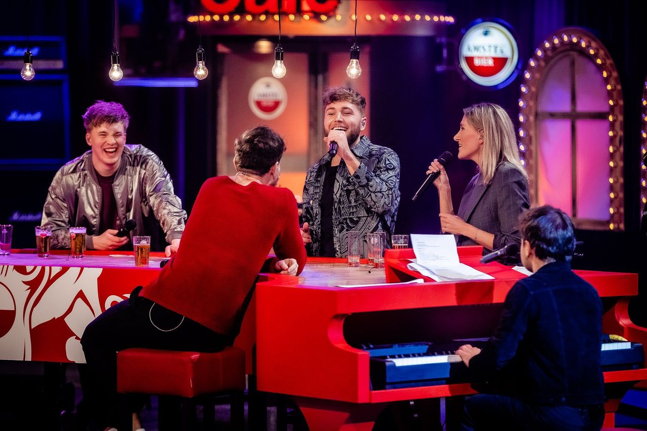 Miljoenen Zingen Thuis Mee Met De Vrienden Van Amstel Nrc