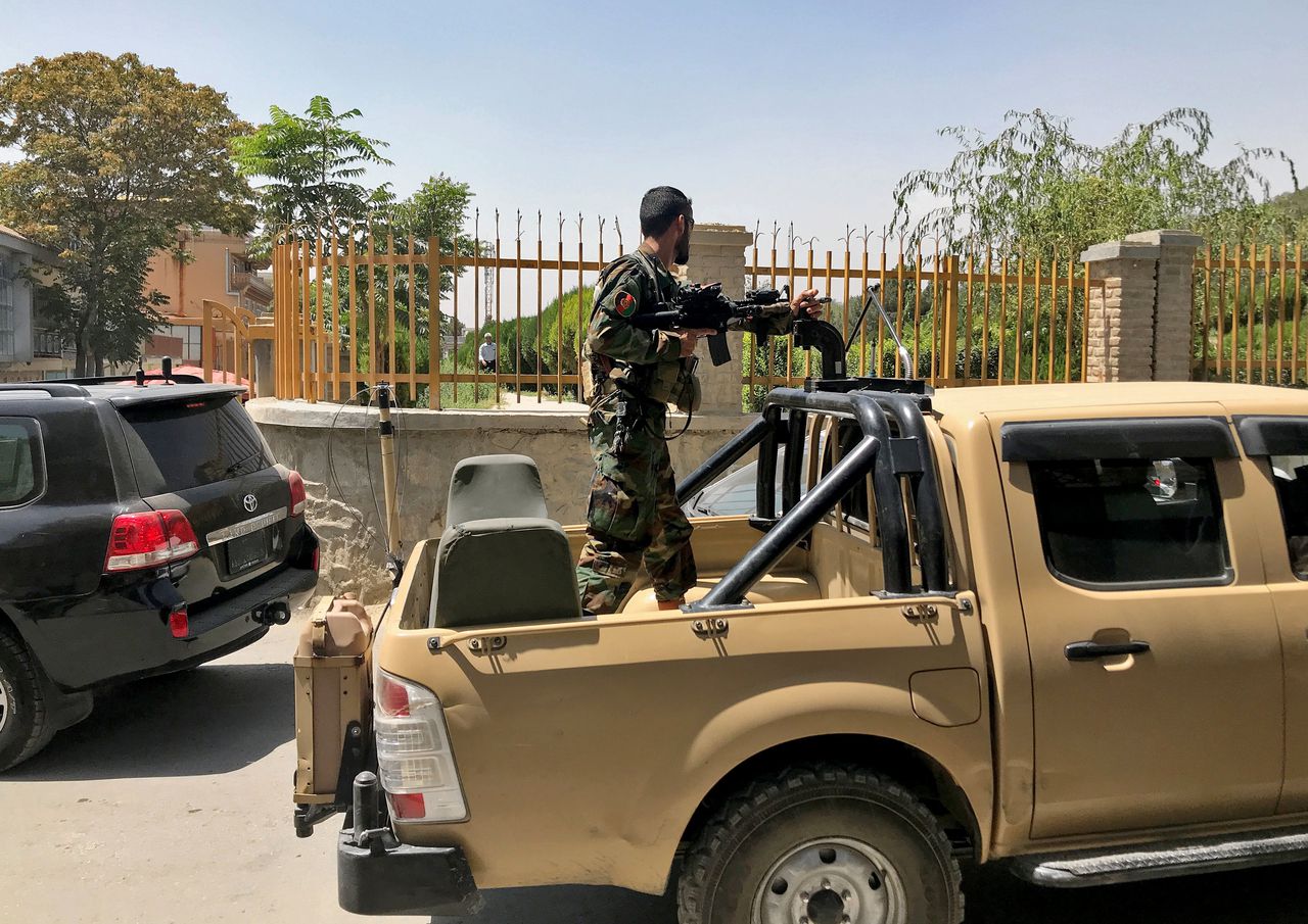 Een Afghaanse militair in Kabul.