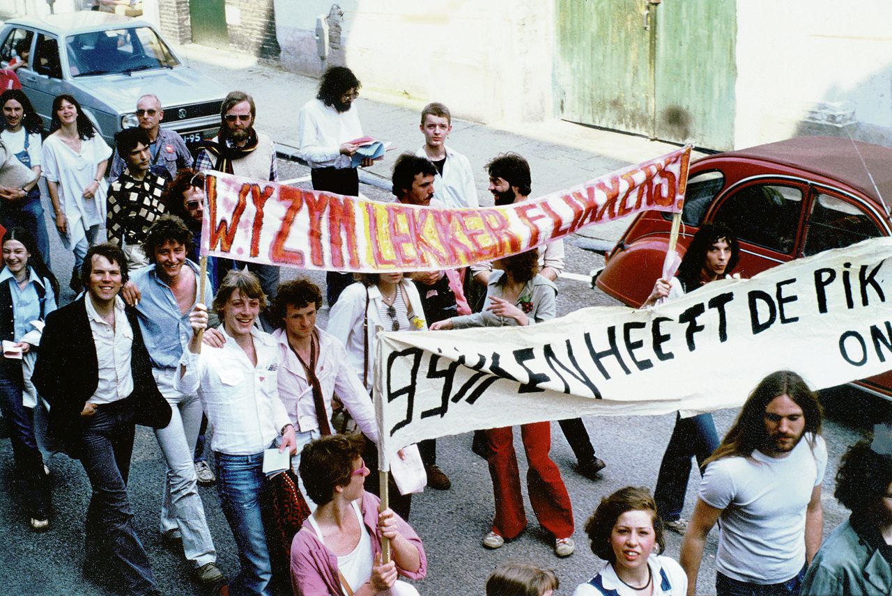 Duizenden homoactivisten liepen op zaterdag 14 april 1979 langs het paleis van de conservatieve bisschop Jo Gijsen.