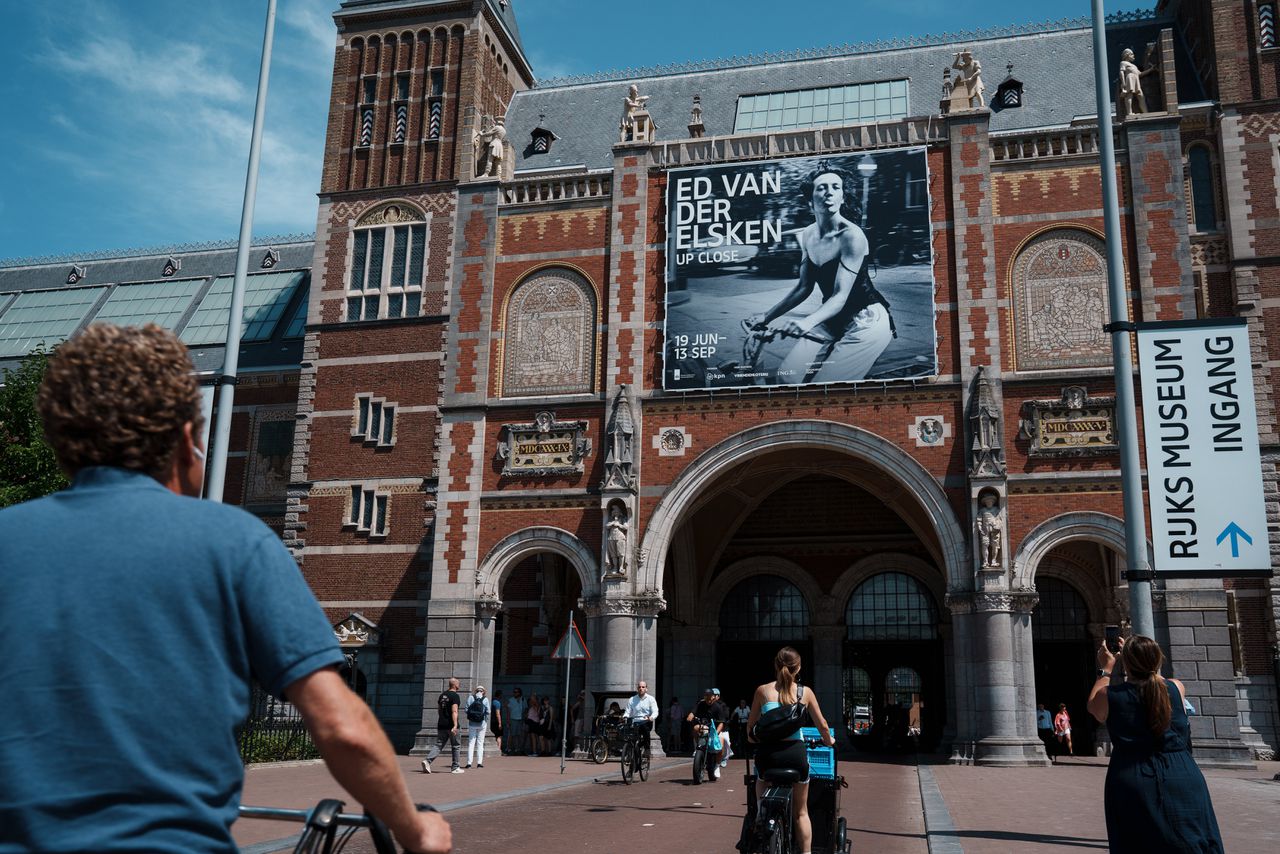 Van straatfoto tot museumgevel:  ineens hangt je portret aan het Rijksmuseum