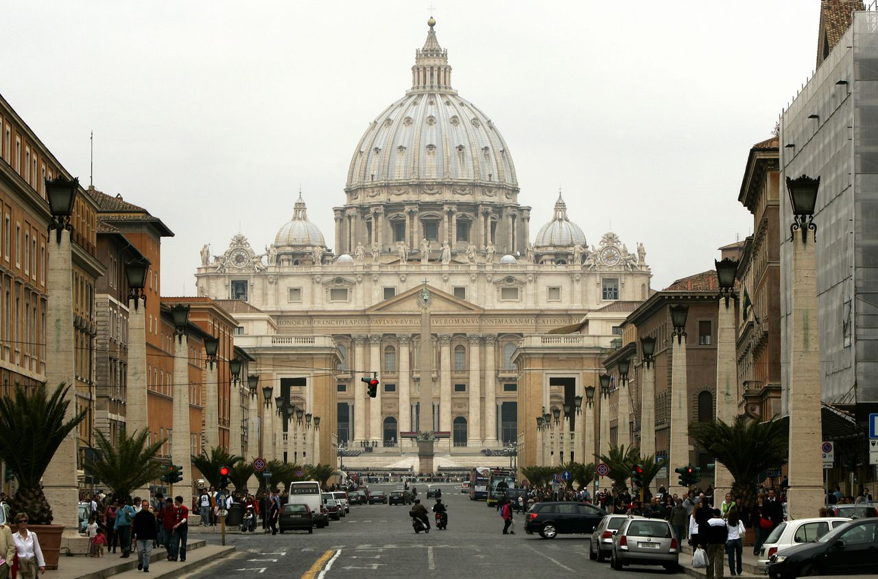 Vaticaan ontslaat bisschop wegens dubieus gedrag 