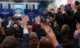 Witte Huiswoordvoerder Karoline Leavitt spreekt dinsdag de pers toe. Foto Jonathan Ernst/Reuters 