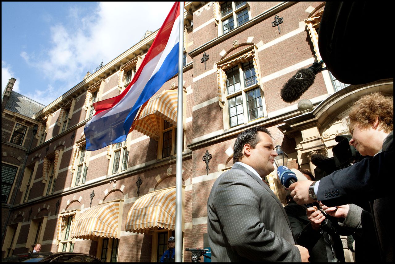 De macht ligt weer in het midden - NRC