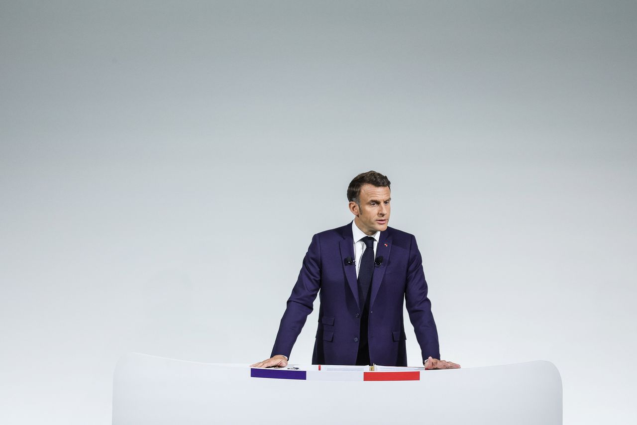 ‘Jullie boodschap is aangekomen’, zegt Macron tegen kiezers, waarna hij zijn campagne aftrapt tegen radicaal-rechts 