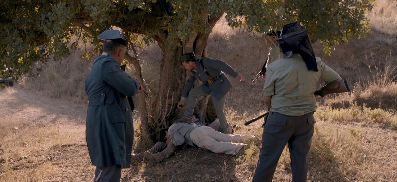 In ‘The Death of Antonio Sánches Lomas’ wordt de executie van de titelpersoon nagespeeld in het dorp waar hij stierf tijdens de Spaanse Burgeroorlog, om een doorbraak te forceren in de getuigenissen van de dorpelingen die erover vertellen.