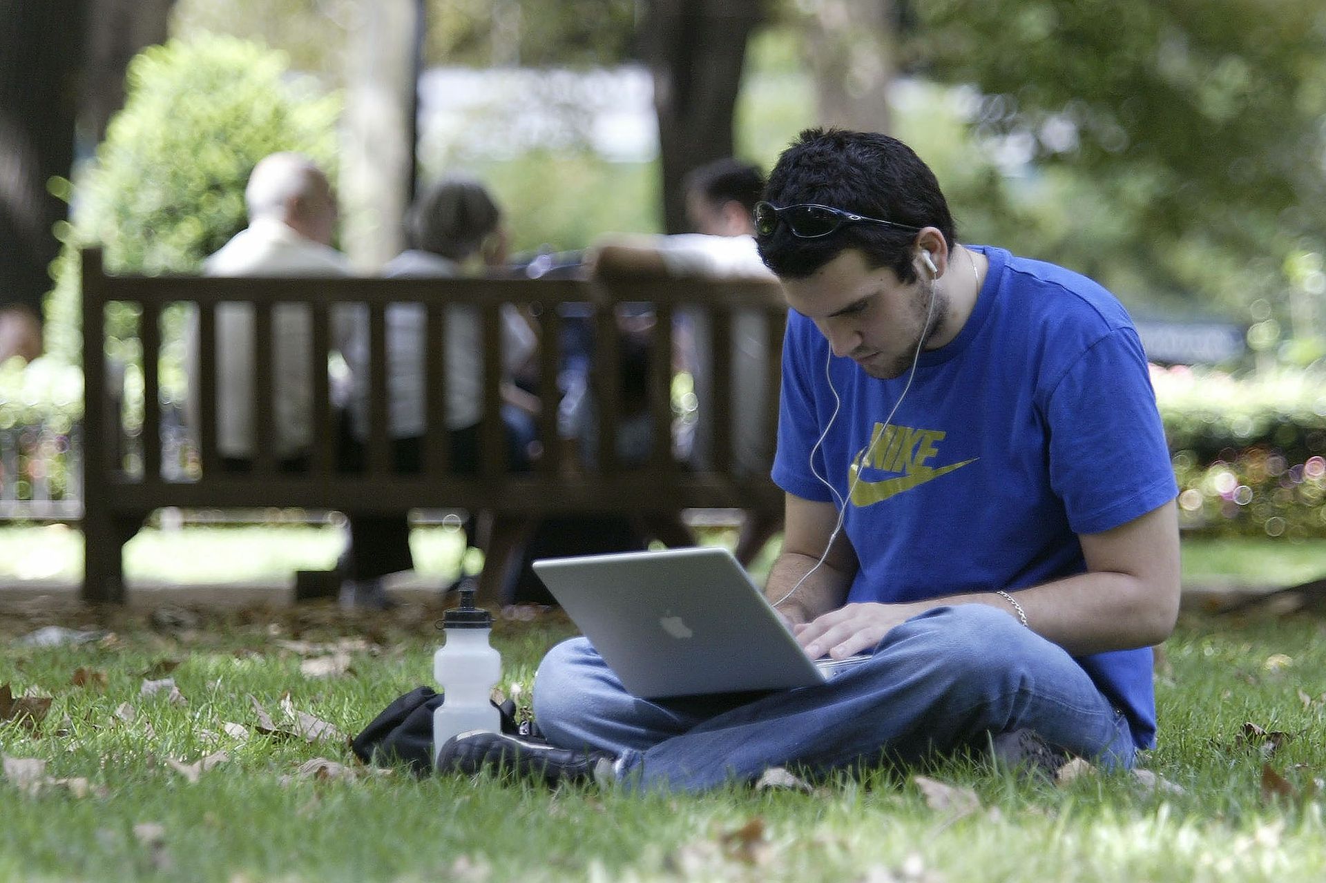 значок wi-fi. надпись free wi-fi. Wi fi общественные места. вай фай в москве на остановках. вай фай.