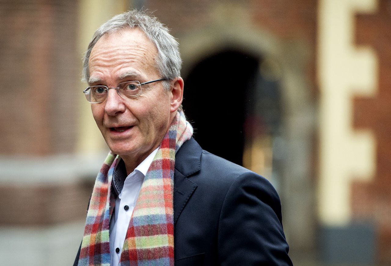 Minister Henk Kamp (Economische Zaken, VVD) keert na de volgende Tweede Kamerverkiezingen niet terug als minister of Kamerlid, zo heeft hij zondag laten weten.