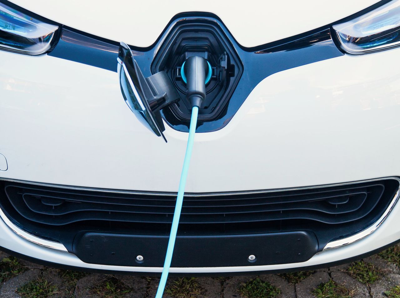 Vooral dankzij het intensievere gebruik van elektrische auto’s wordt naar verwachting over ruim twintig jaar bijna een derde van de mondiale kilometers ‘elektrisch’ afgelegd.