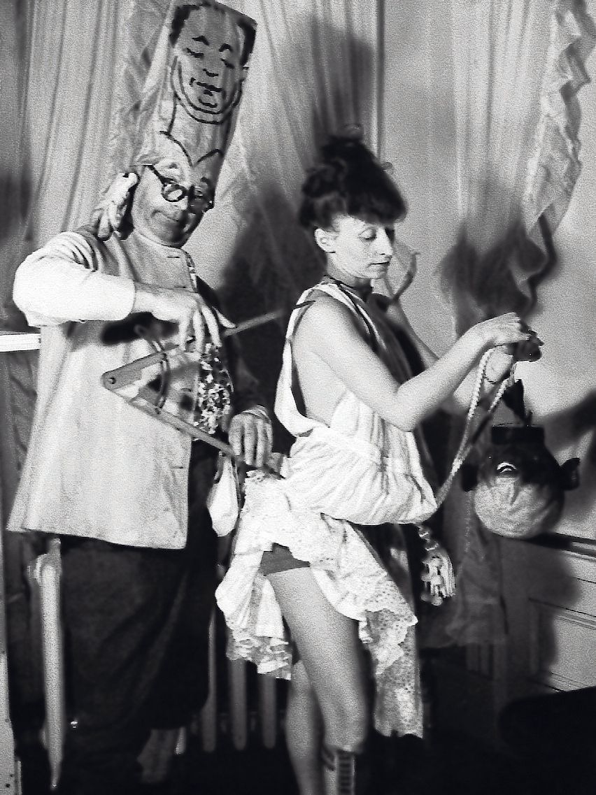 Gisèle d’Ailly-Van Waterschoot van der Gracht en glazenier Joep Nicolas in Islip (New York), omstreeks 1946