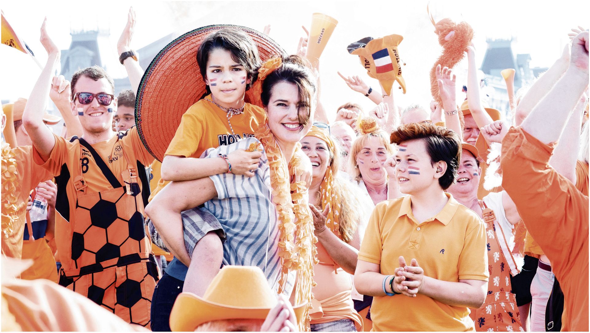 Город с оранжевыми крышами. Оранжевая страна. Оранжевая страна. День рождения короля нидерландов. Голландия оранжевый цвет.