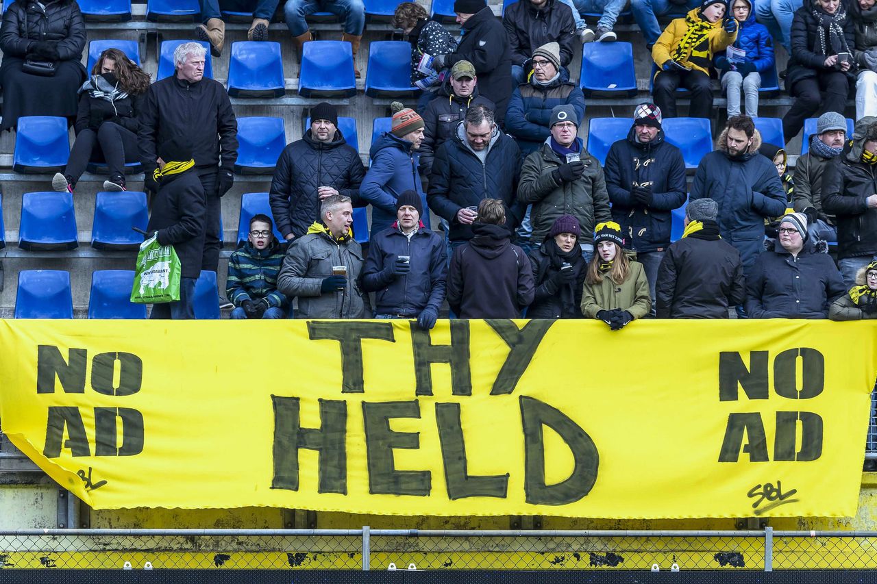 Steun voor Lennart Thy tijdens de wedstrijd NAC-Roda JC.