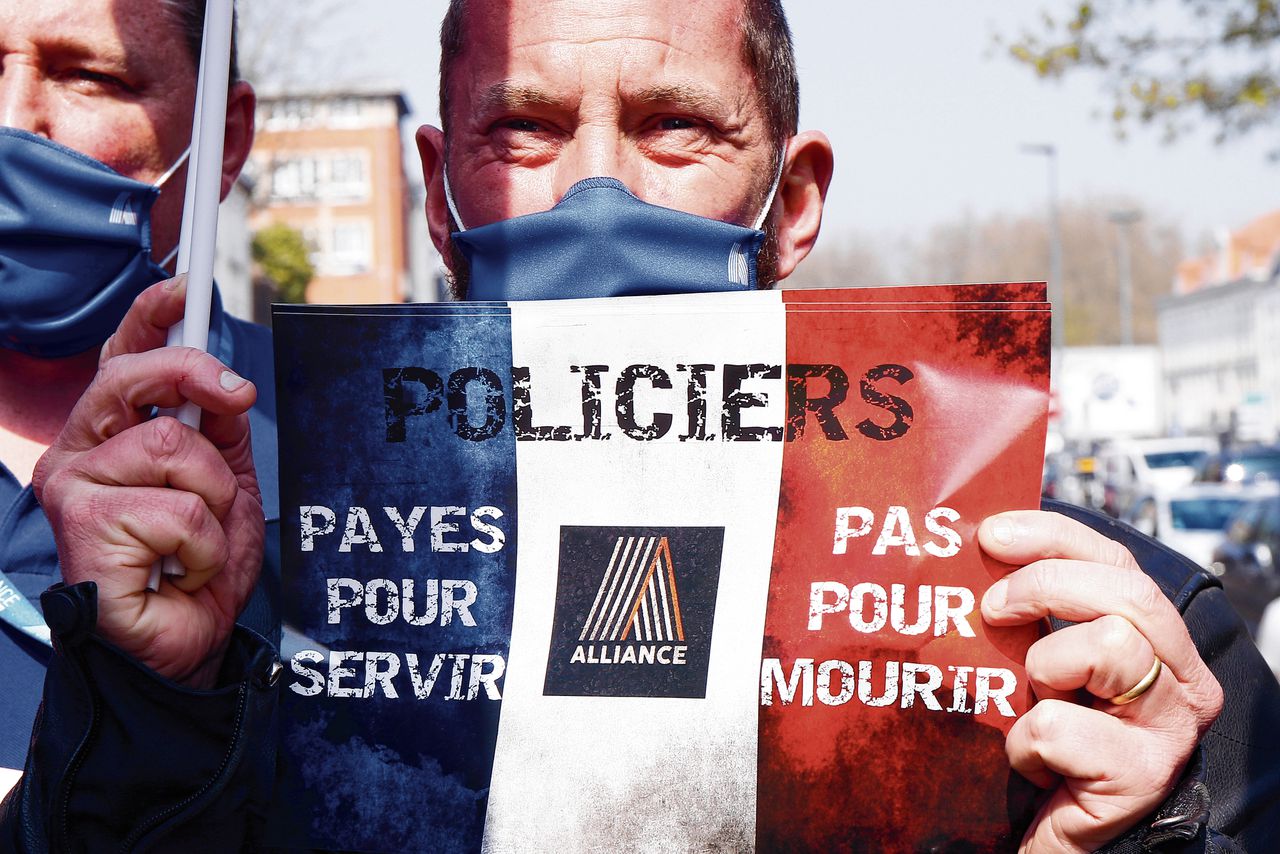 Agenten uit heel Frankrijk tijdens de betoging van woensdag in Parijs tegen geweld tegen de politie.