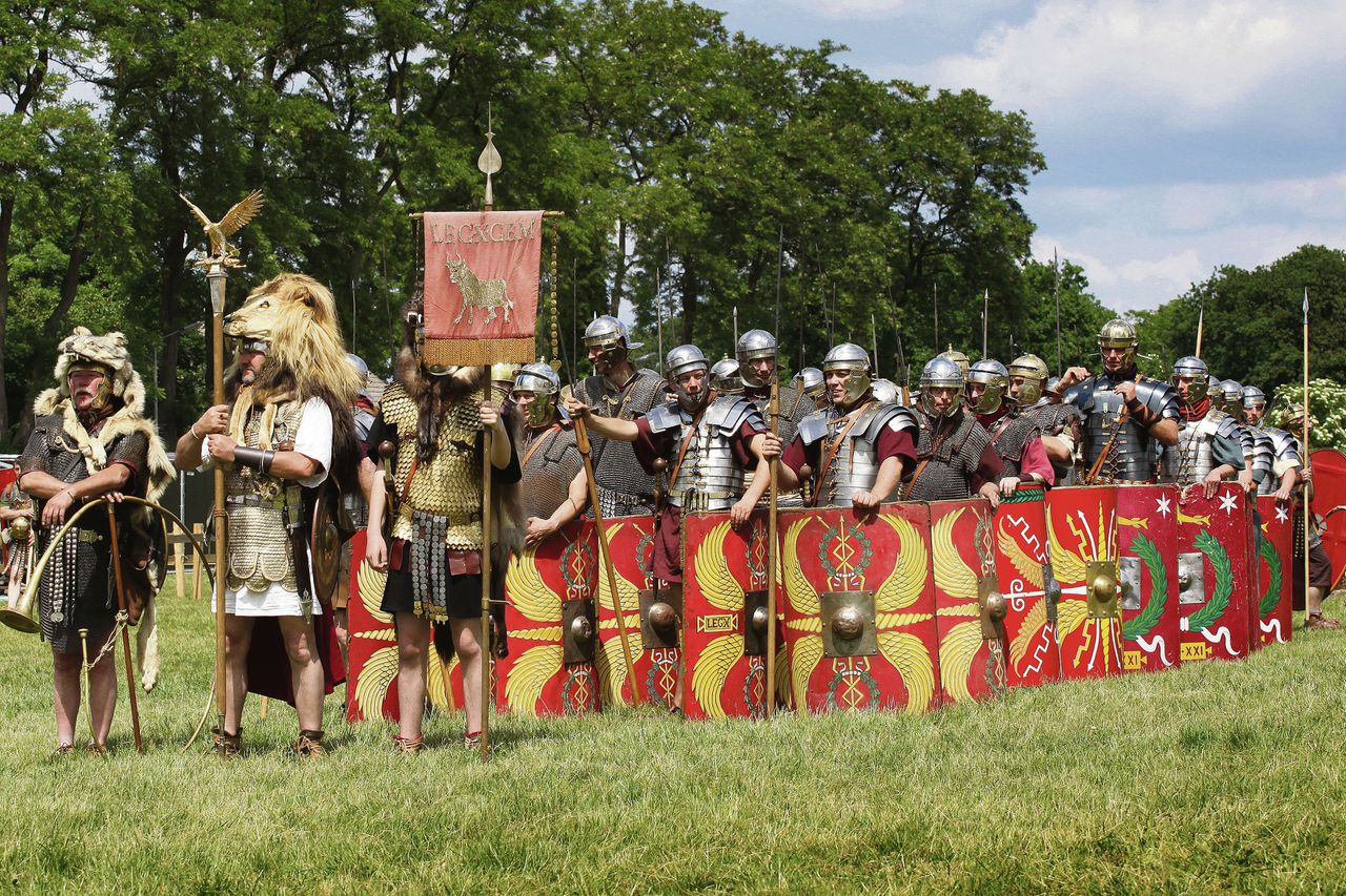 Op het tweejaarlijkse Romeinenfestival, dit weekend weer in Nijmegen, spelen mensen het Romeinse leven na.