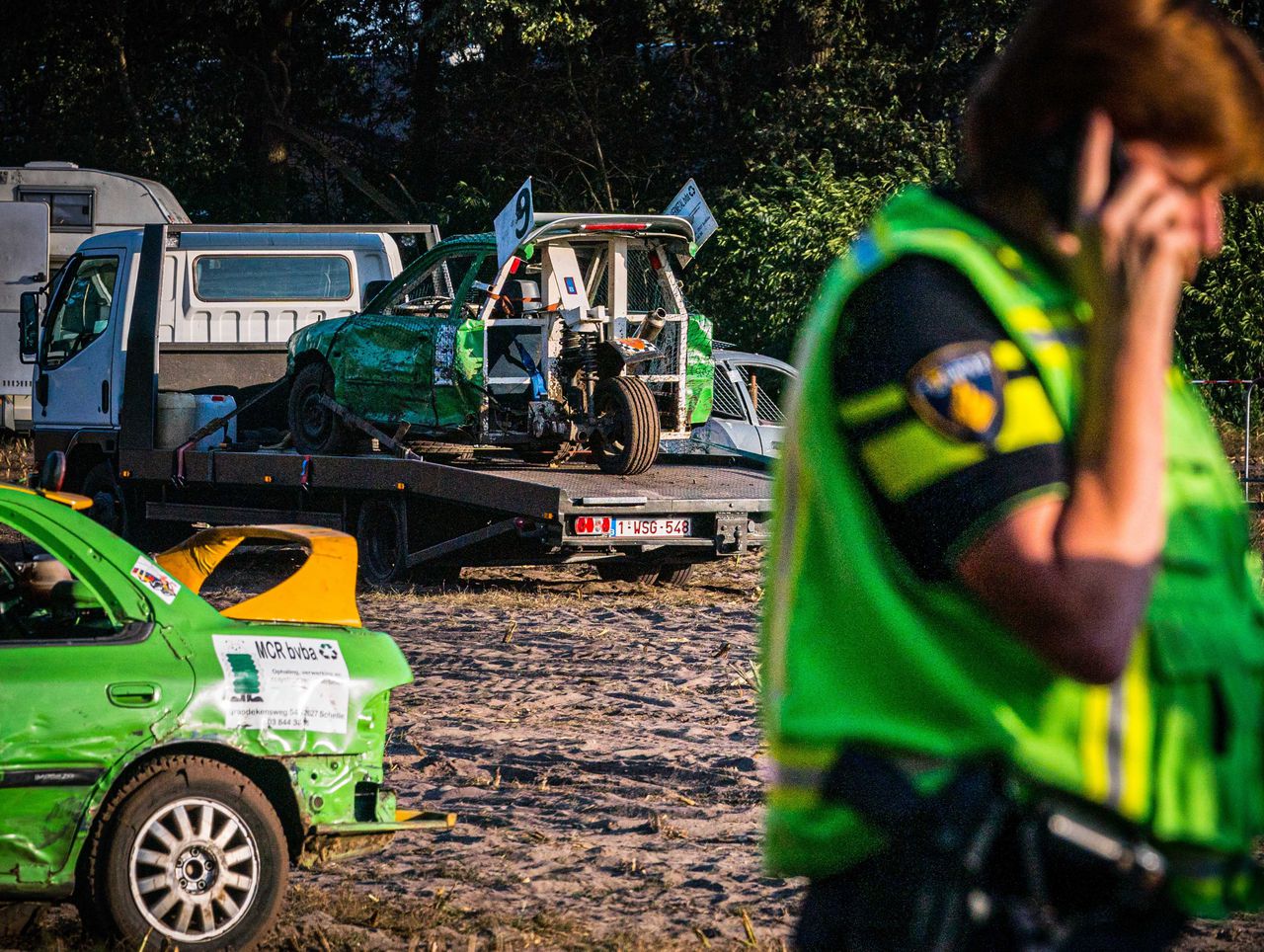 Politie doet onderzoek bij de autocross in Leende waarbij zondag een auto op publiek inreed.