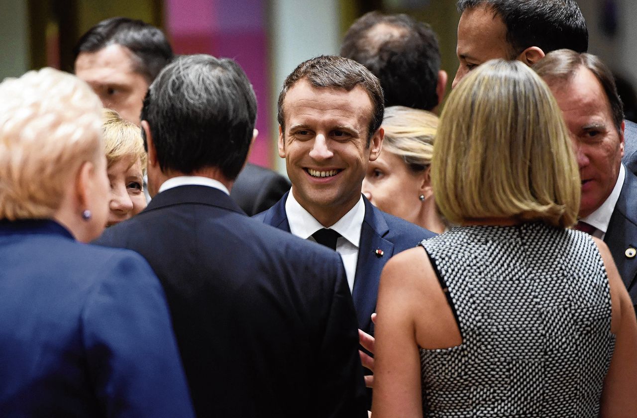 De Franse president Macron vormde het middelpunt van de belangstelling op zijn eerste EU-top in Brussel.