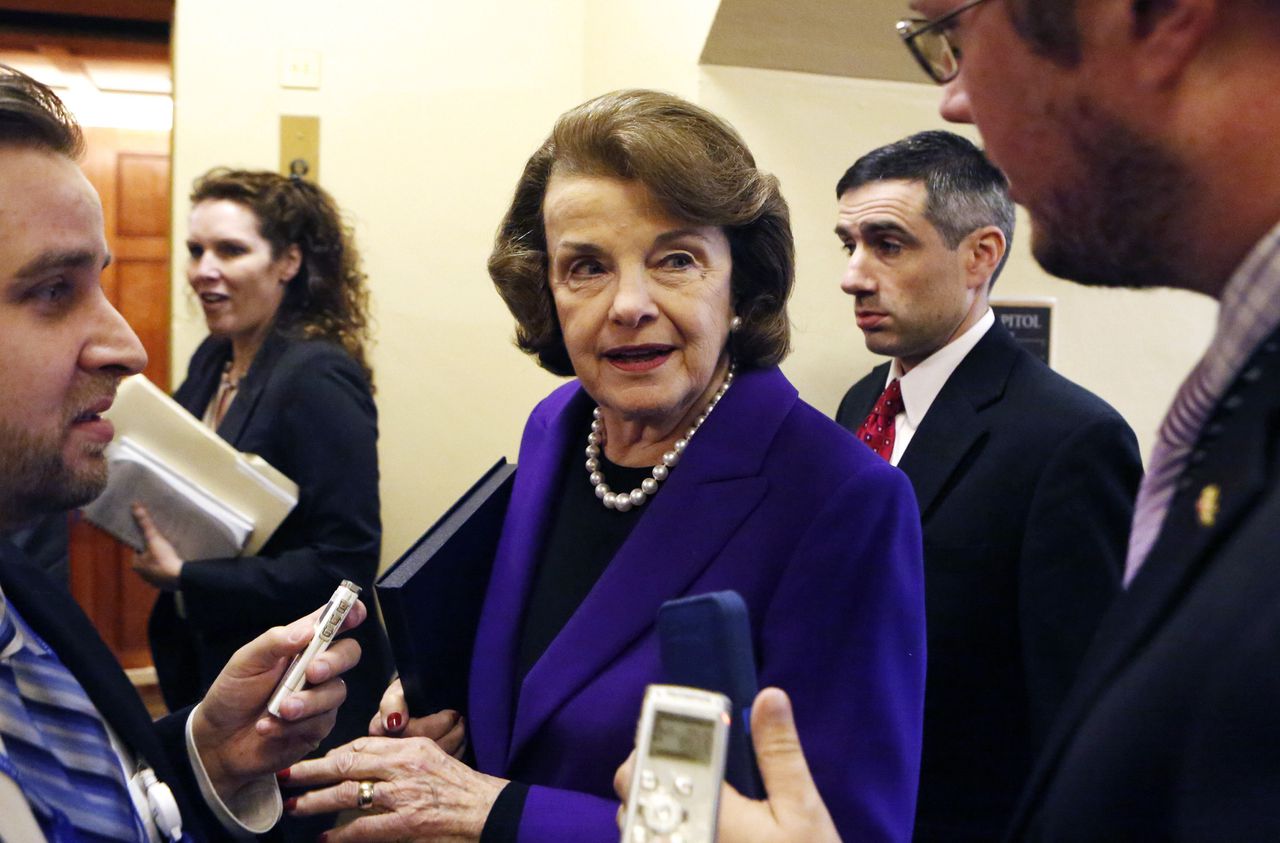 Senator Dianne Feinstein licht het rapport toe. De CIA gebruikte onder meer seksuele dreigingen en waterboarding om terreurverdachten te ondervragen. Die methoden bleken ineffectief.