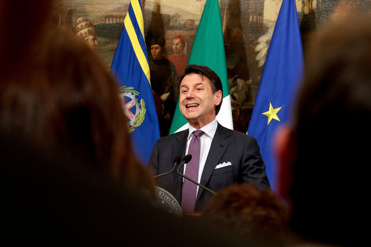 Premier Italië dreigt met opstappen om ruzie in regering te stoppen 
