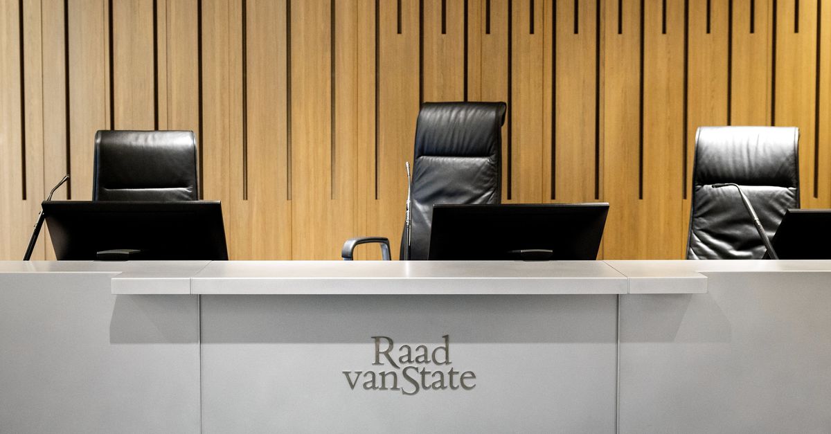 Raad van State: Van Weel moet met duidelijker plan komen om hulp aan ongedocumenteerden niet illegaal te maken