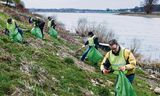 Actie voor een schone Maas . De kwaliteit van het rivierwater verslechtert.  