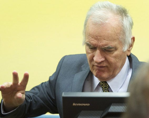 Mladic voor de rechter in Den Haag vorig jaar. Hij wordt beschuldigd van verschillende oorlogsmisdaden, waaronder genocide.