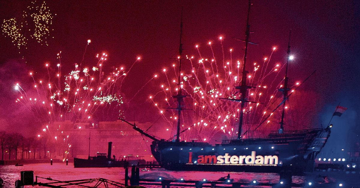 Einde Van Rotjes Vanaf De Stoep Vuurwerk In De Stad Gaat Aan Banden Nrc
