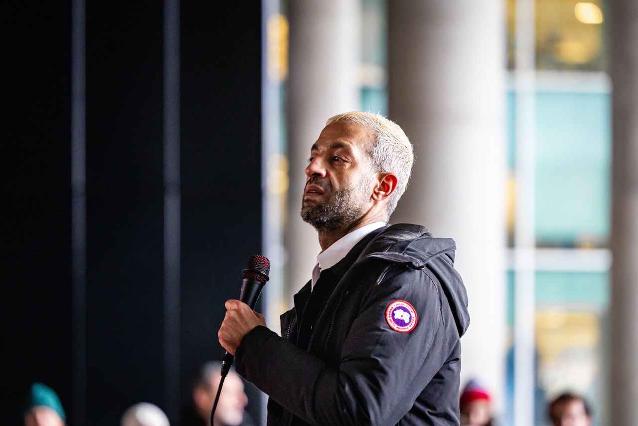 Tofik Dibi wil lijsttrekker BIJ1 worden, toch ledenverkiezing na intern gedoe