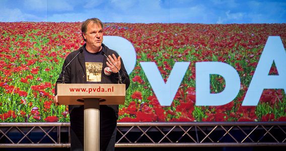 Hans Spekman tijdens een PvdA-partijcongres.