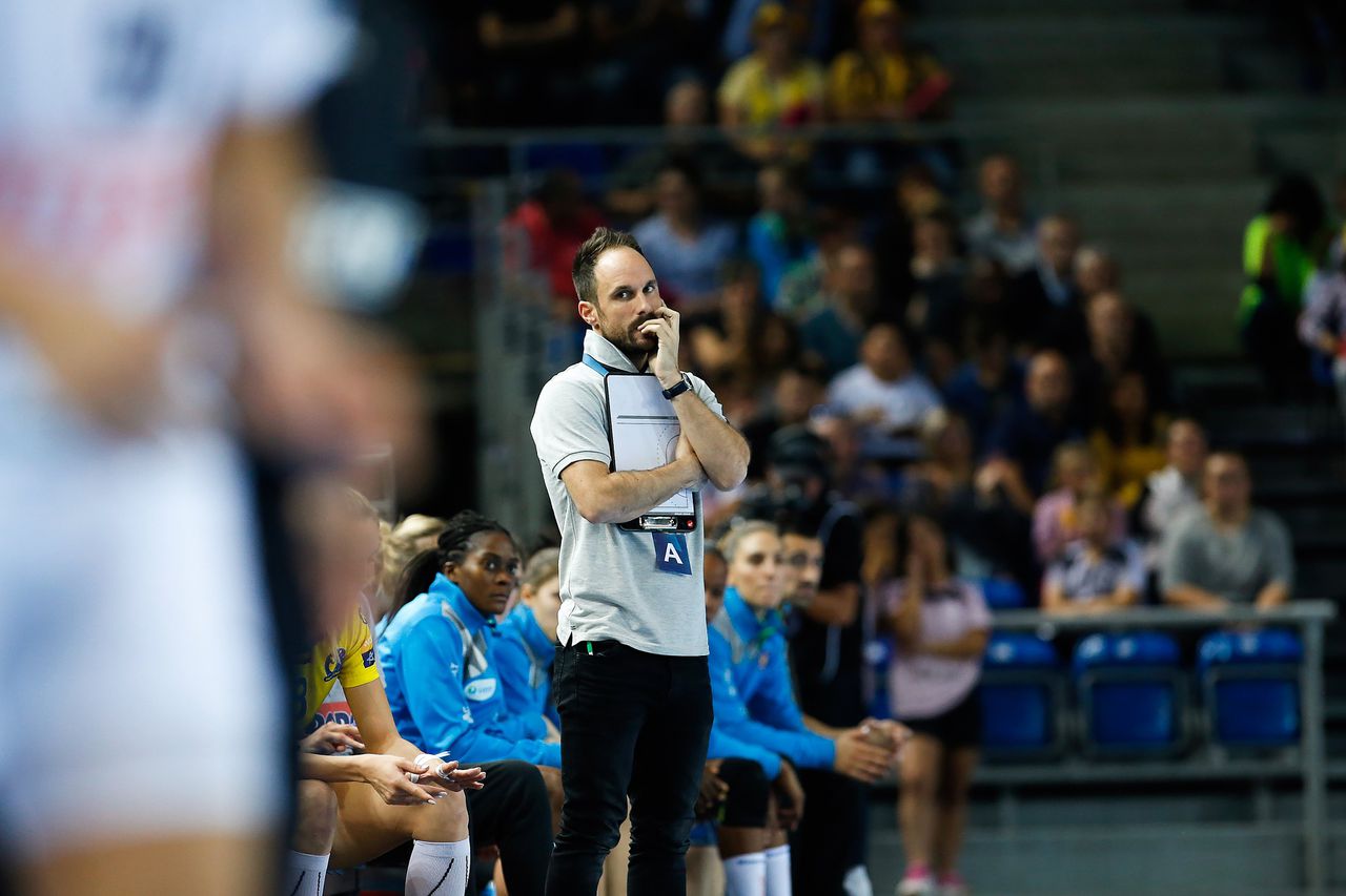Emmanuel Mayonnade als coach van de Metz tijdens de EHF Champions League in oktober 2018.