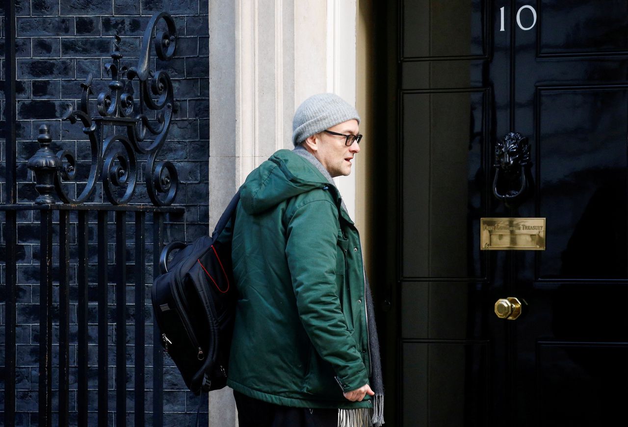 Dominic Cummings, adviseur van premier Johnson, arriveert op Downing Street voor een Covid-19-beraad op 12 maart.