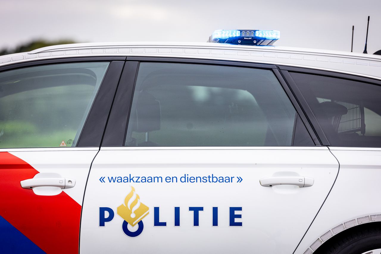 De explosie houdt volgens de politie mogelijk verband met de onderschepping van een partij drugs in de Amsterdamse haven, waar ook de ontvoering van een 56-jarige Hoofddorper aan gelinkt wordt.