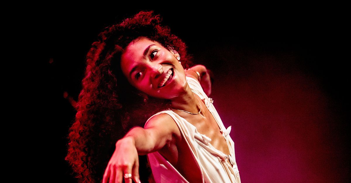 Olivia Dean glittert en overtuigt in de Ziggo Dome, maar haar sound kan live nog veel luxer klinken