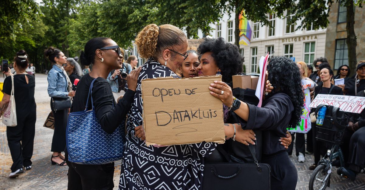 Kabinet biedt excuses aan voor stilte over teruggevonden datakluis Belastingdienst: ‘Informeren Kamer heeft duidelijk te lang geduurd’