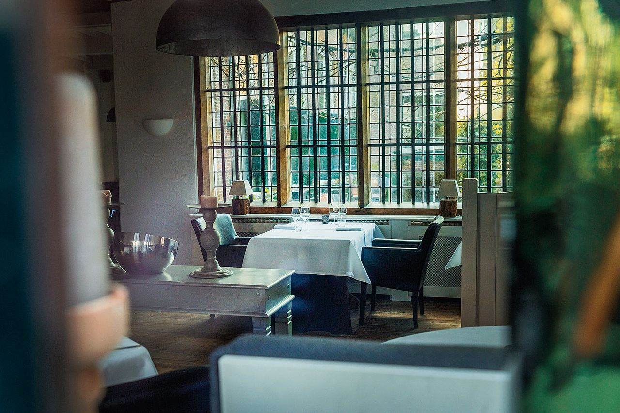 Restaurant ML in Haarlem zit in een zeventiende-eeuws rijksmonument. Het is wat je noemt een nette tent, maar wel knus.