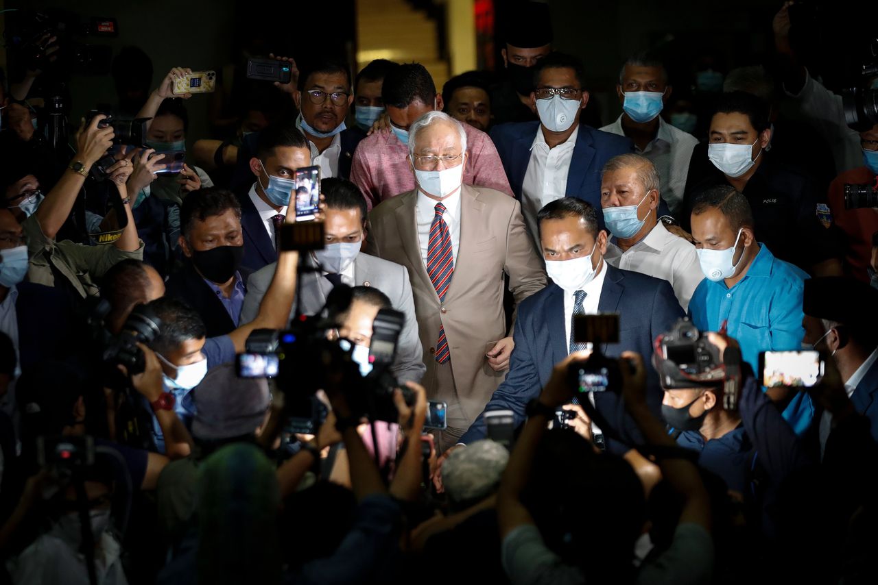 Ex-premier Najib Razak nadat hij dinsdag schuldig is bevonden. Hij heeft twaalf jaar gevangenisstraf gekregen. In afwachting van zijn beroep blijft hij op vrije voeten.