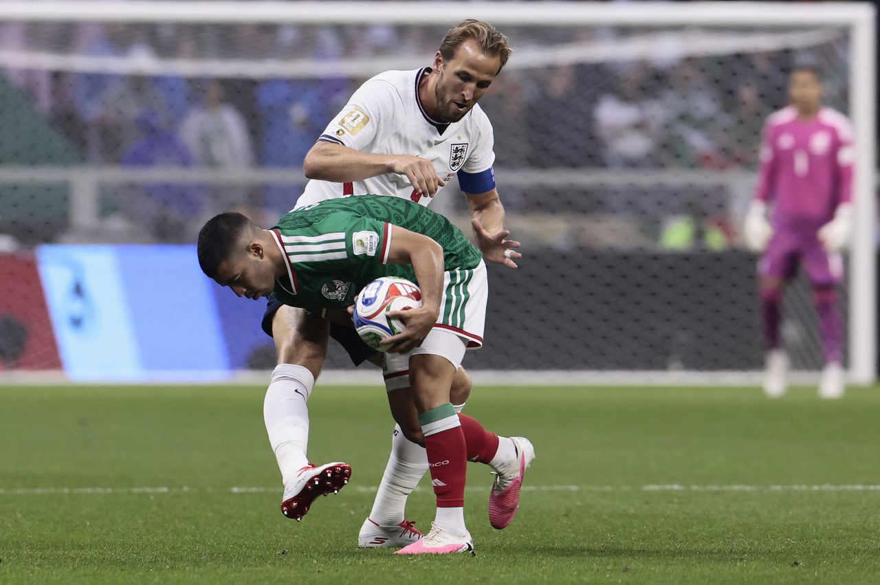 In een zinderend en historisch beladen duel tegen Engeland blijft Mexico wéér steken in de achtste finales